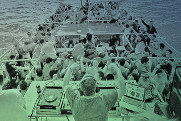 Fiesta en catamarán con cena y espectáculo erótico en Valencia - destacada