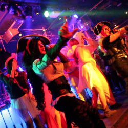 Cena con espectáculo y discoteca en Madrid - restaurante 