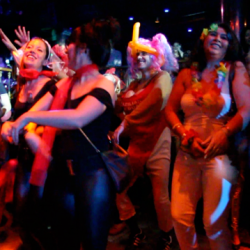 Cena con espectáculo y discoteca en Madrid - restaurante 