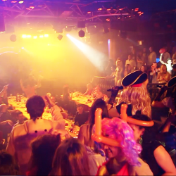 Cena con espectáculo y discoteca en Madrid - restaurante 