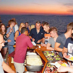 Party boat con cena en Mallorca