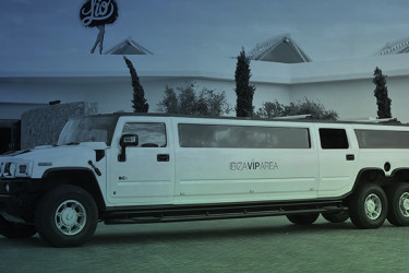 Pack limusina, comida o cena y alojamiento en Ibiza