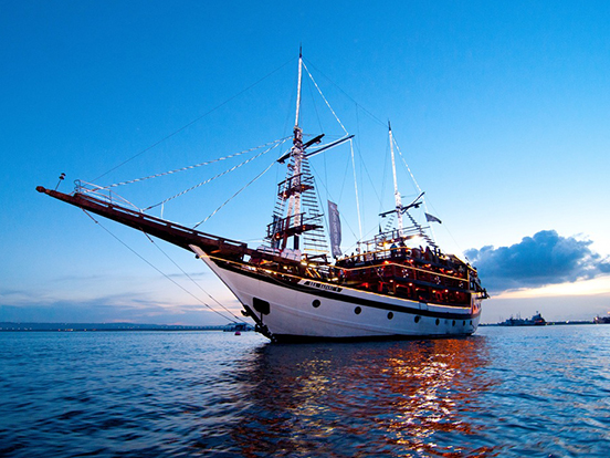 Pack barco y cena en Málaga