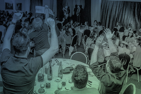 Cena Enigmatium con espectáculo en Barcelona